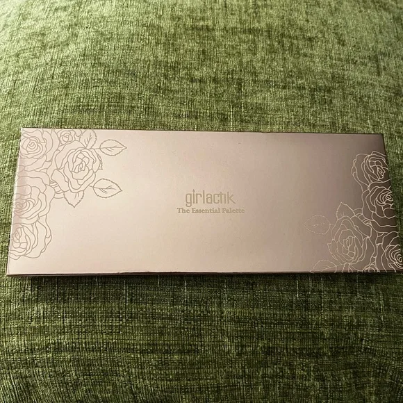 Girlactik Eyeshadow | The Essential Palette - Picture 4 of 5